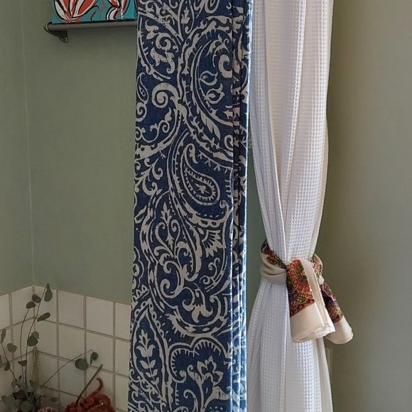 NWT Gorgeous Blue & Cream Patterned Drapery Panel - Lined! - Picture 1 of 8